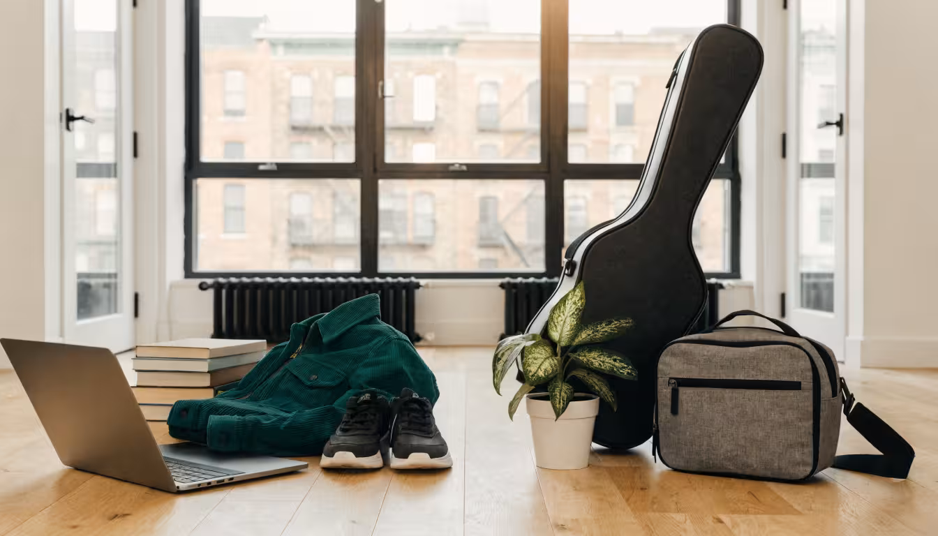 Does renters insurance cover roommates belongings — two sets of personal items separated in a shared apartment living room
